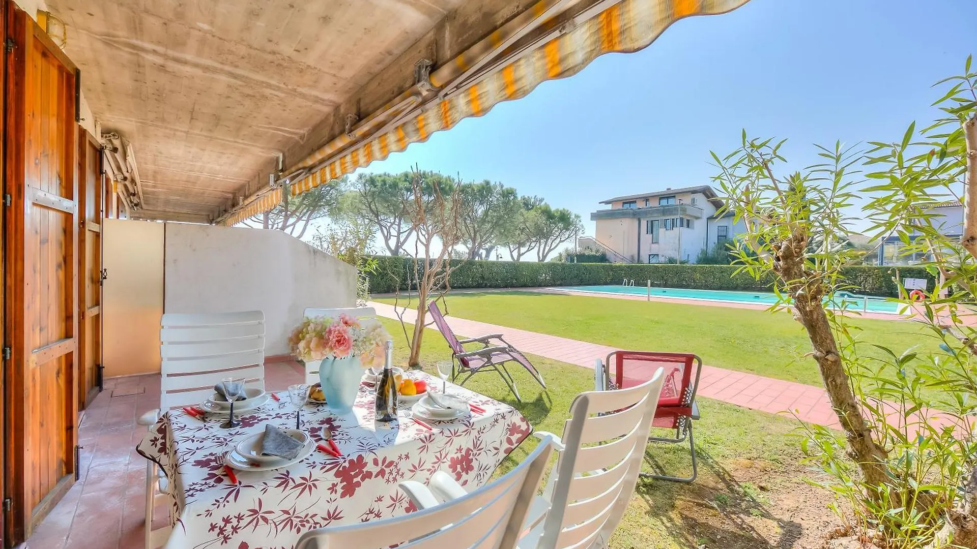 Lella Apartment Front Beach Garda Lake - Happy Rentals Sirmione