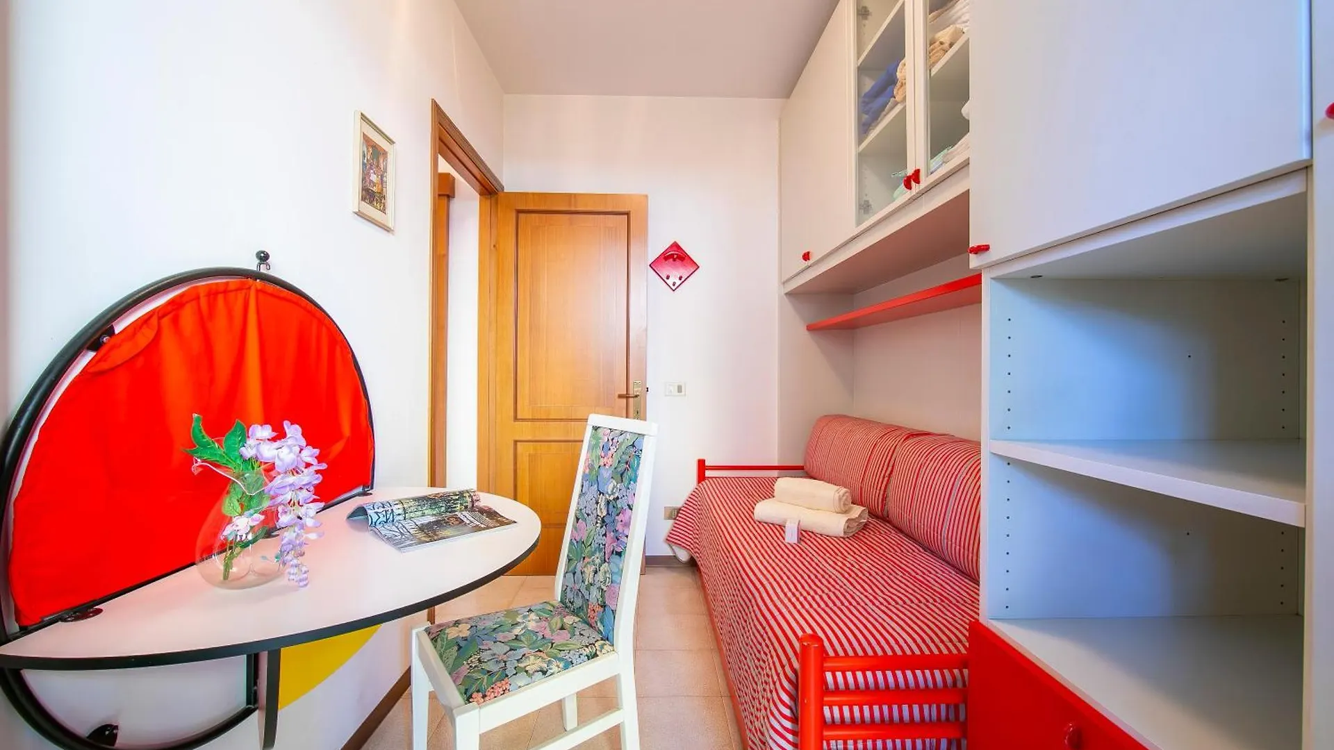 Lella Apartment Front Beach Garda Lake - Happy Rentals Sirmione