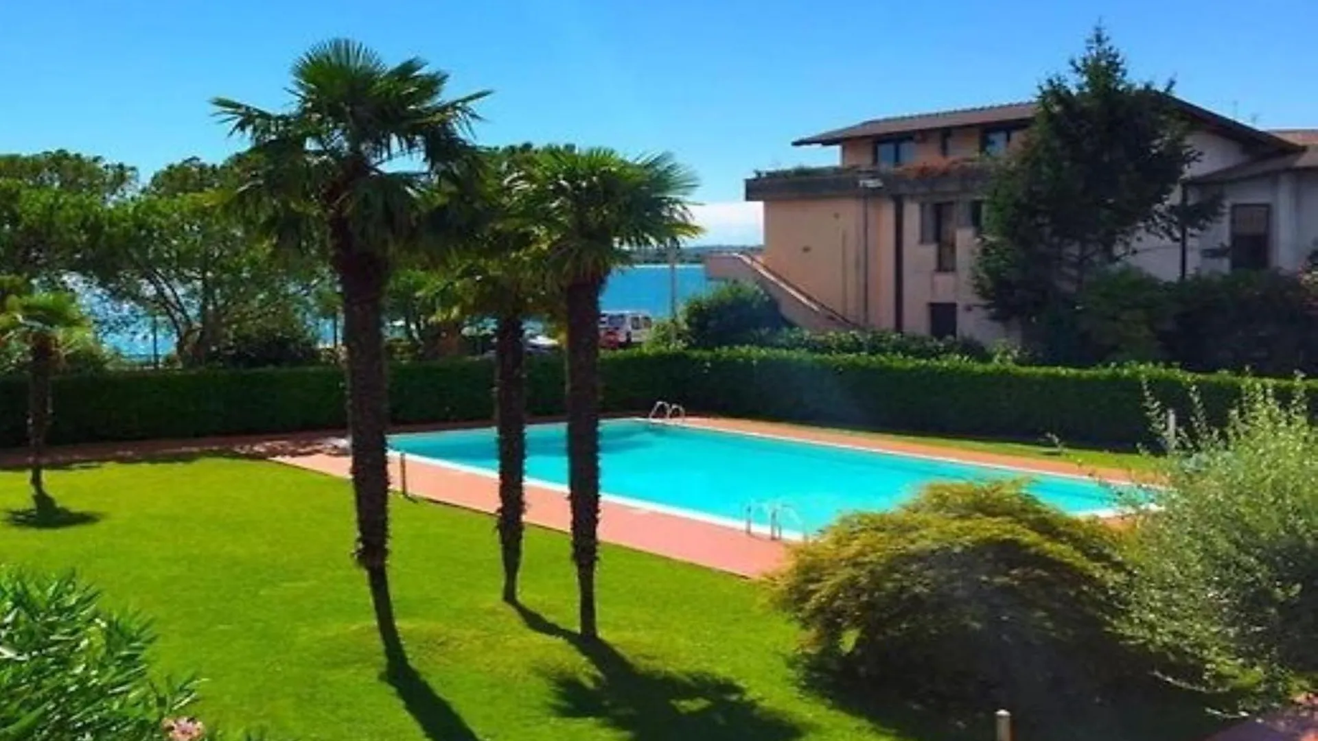 Lella Apartment Front Beach Garda Lake - Happy Rentals Sirmione 0*,  Italien